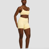 Elevate™ Sculpting Seamless Scoop Neck Bra | Zlatno Puter