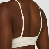 Elevate™ Sculpting Seamless Scoop Neck Bra | Krem