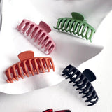 Regina Matte Claw Clip - Crna