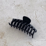Regina Matte Claw Clip - Crna