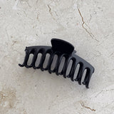 Regina Matte Claw Clip - Crna